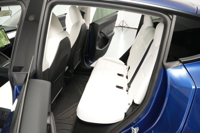 Used 2025 Tesla Model Y Performance AWD/4WD image 37
