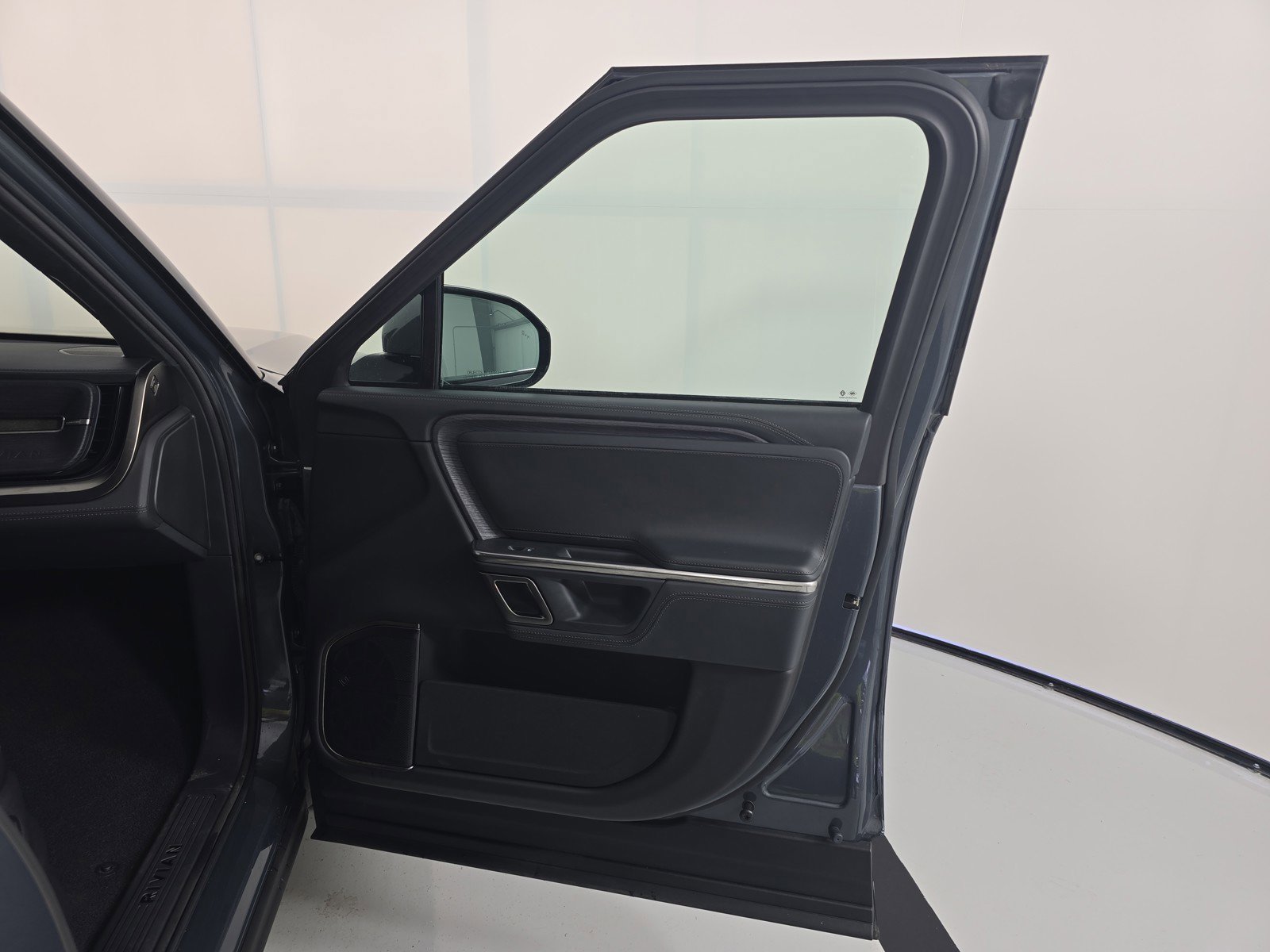 Used 2024 Rivian R1S Adventure image 18