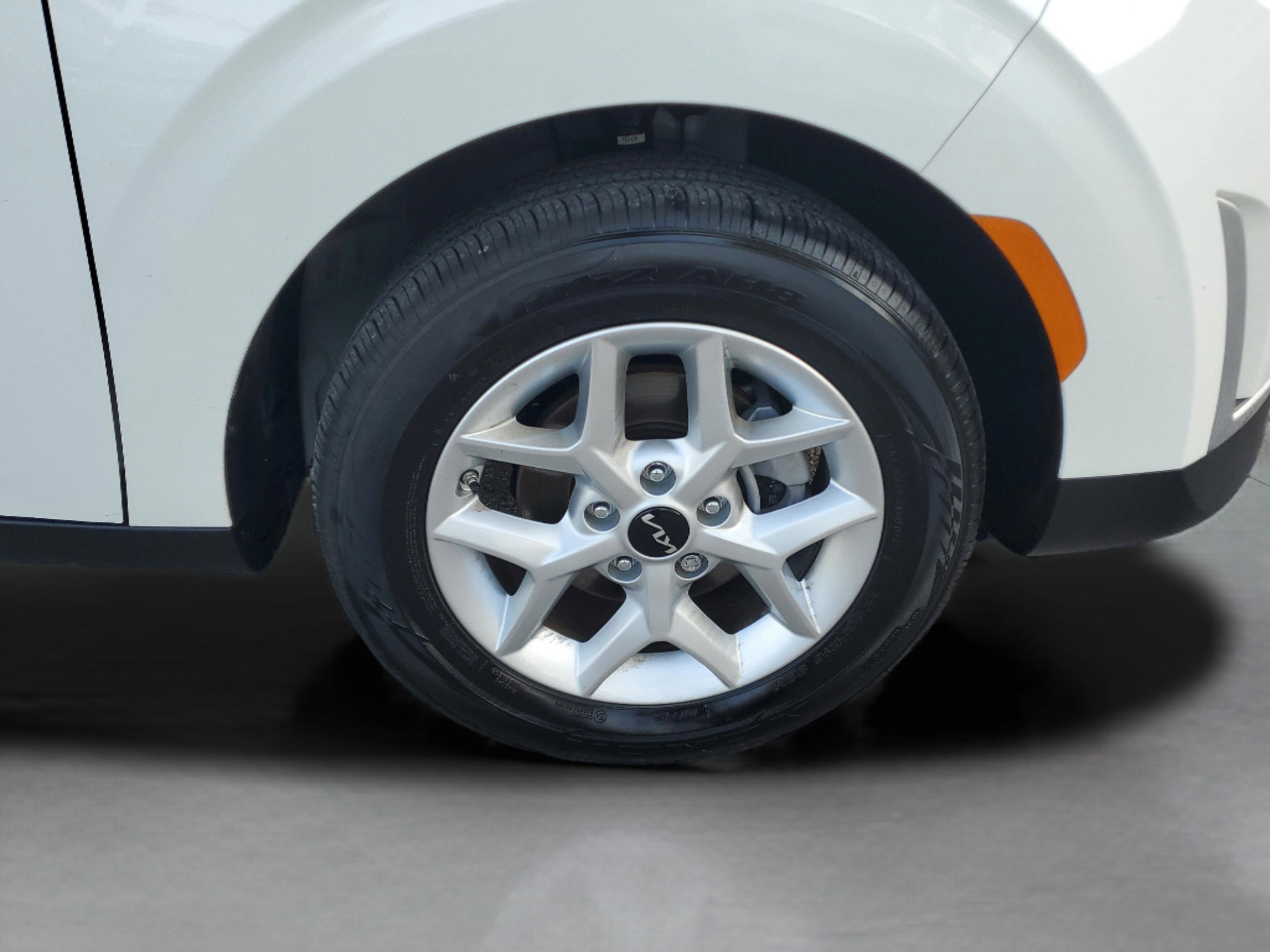 Certified 2025 Kia Soul LX w/ LX Technology Package image 29