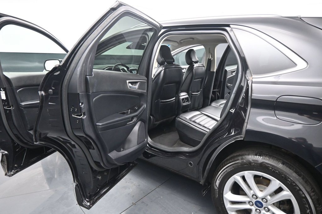 Used 2019 Ford Edge SEL w/ Equipment Group 201A AWD/4WD image 17