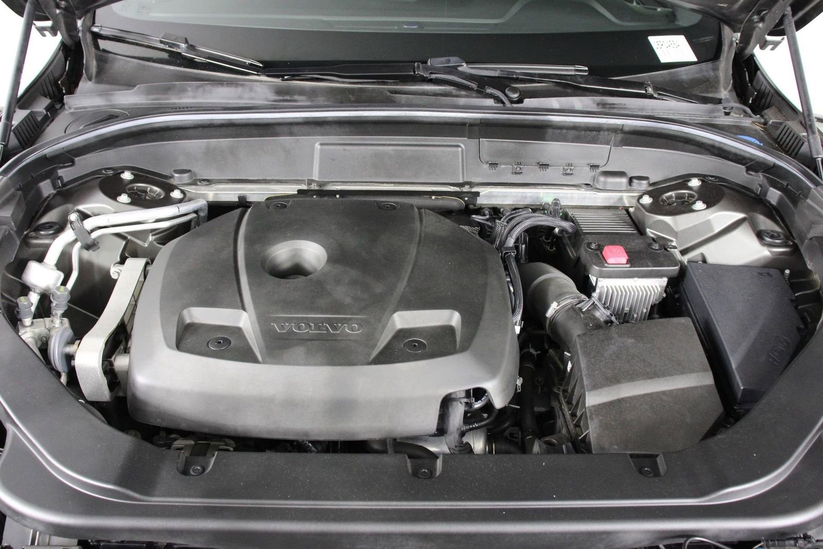 Used 2020 Volvo XC60 T5 Momentum w/ Protection Package Premier image 24