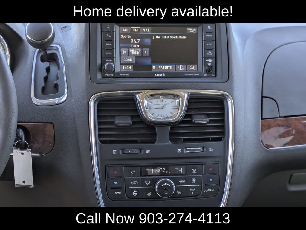 Used 2014 Chrysler Town & Country Touring-L w/ Driver Convenience Group image 14