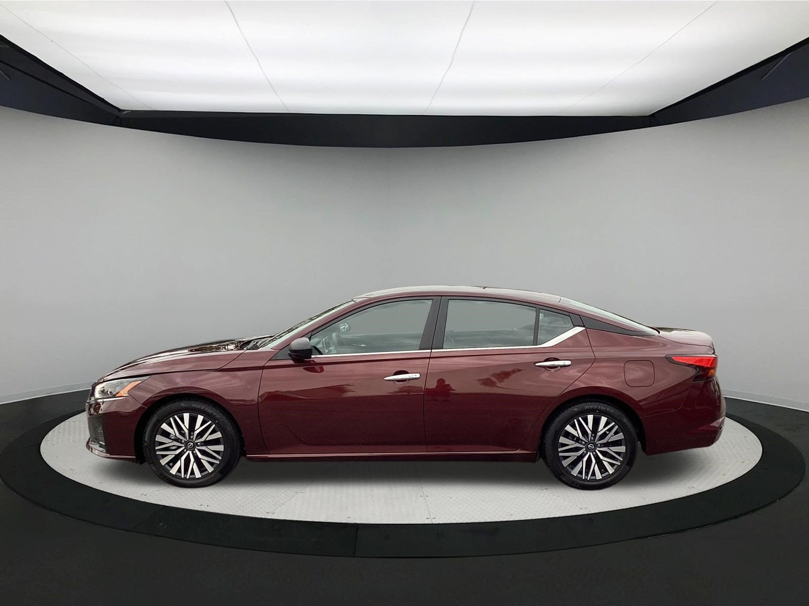 Used 2025 Nissan Altima 2.5 SV FWD image 5