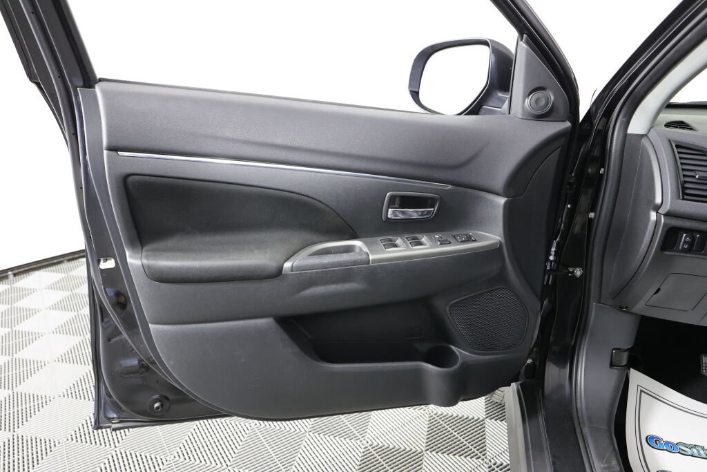 Used 2021 Mitsubishi Outlander Sport SE FWD image 12