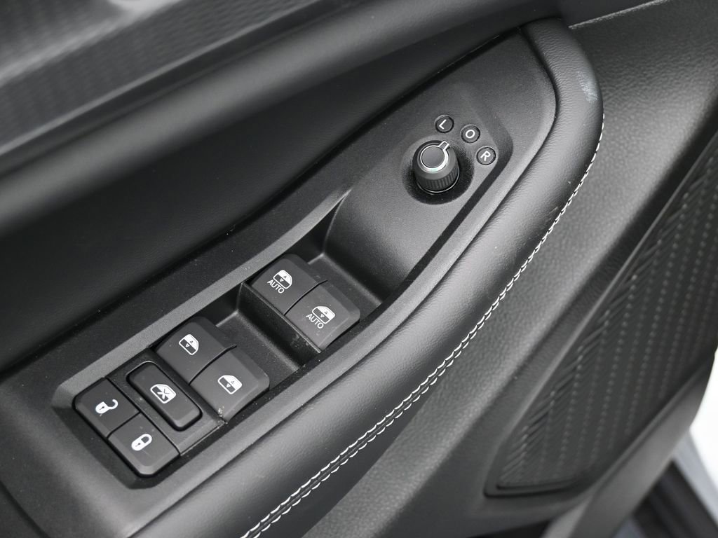 New 2025 Jeep Grand Cherokee Altitude image 17