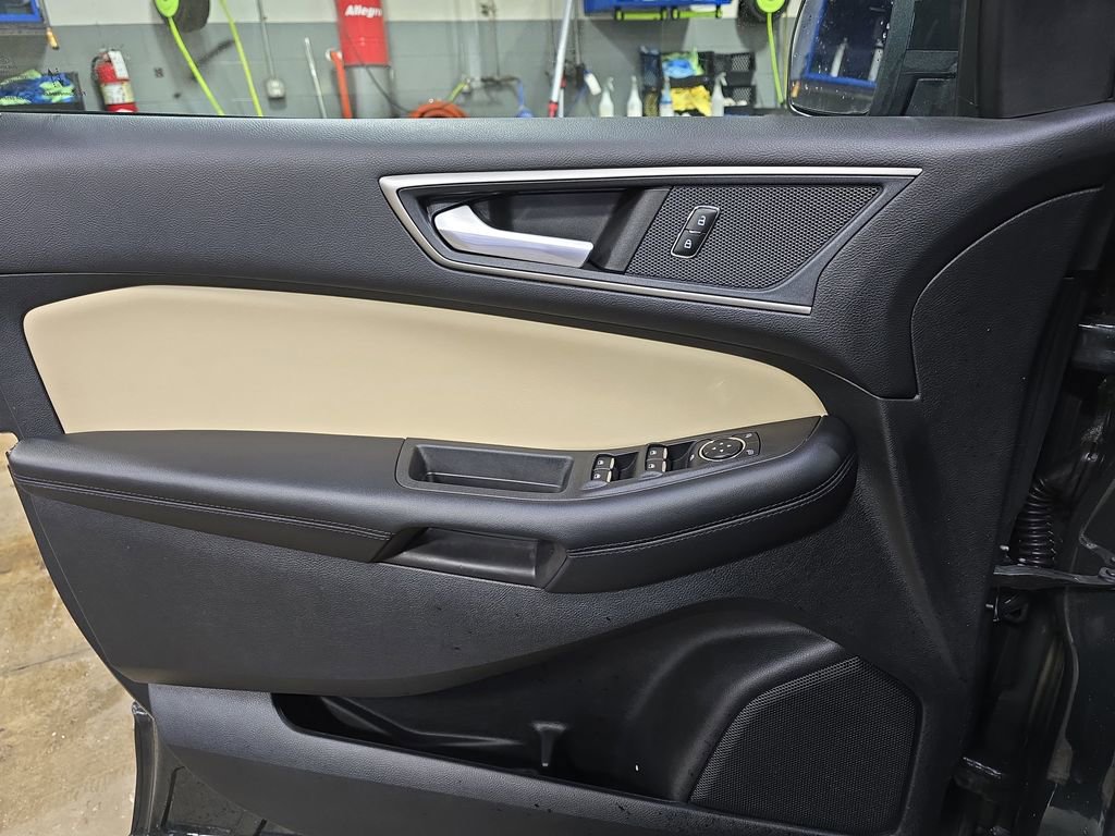 Used 2023 Ford Edge SEL w/ Convenience Package image 28