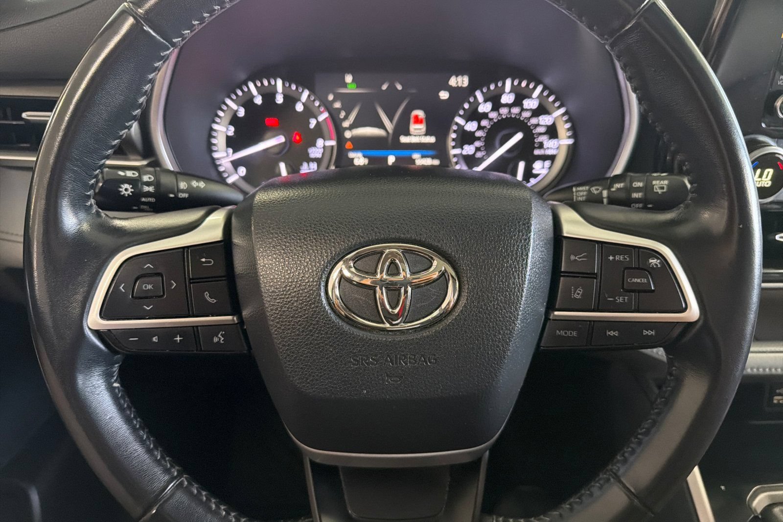 Used 2022 Toyota Highlander XLE AWD/4WD image 31