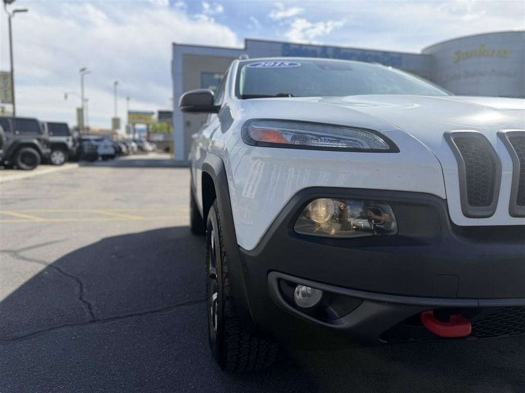 Used 2015 Jeep Cherokee Trailhawk w/ Comfort/Convenience Group image 9