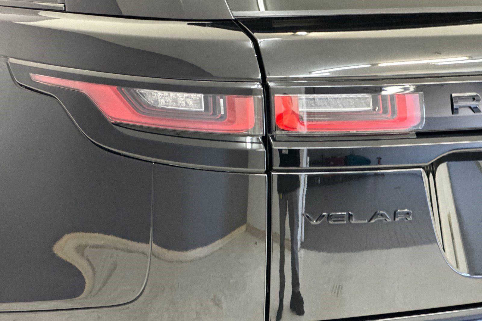 Used 2023 Land Rover Range Rover Velar R-Dynamic S image 13