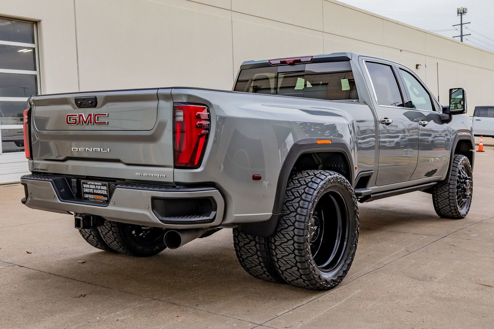 Used 2024 GMC Sierra 3500 Denali w/ Denali Reserve Package AWD/4WD image 10