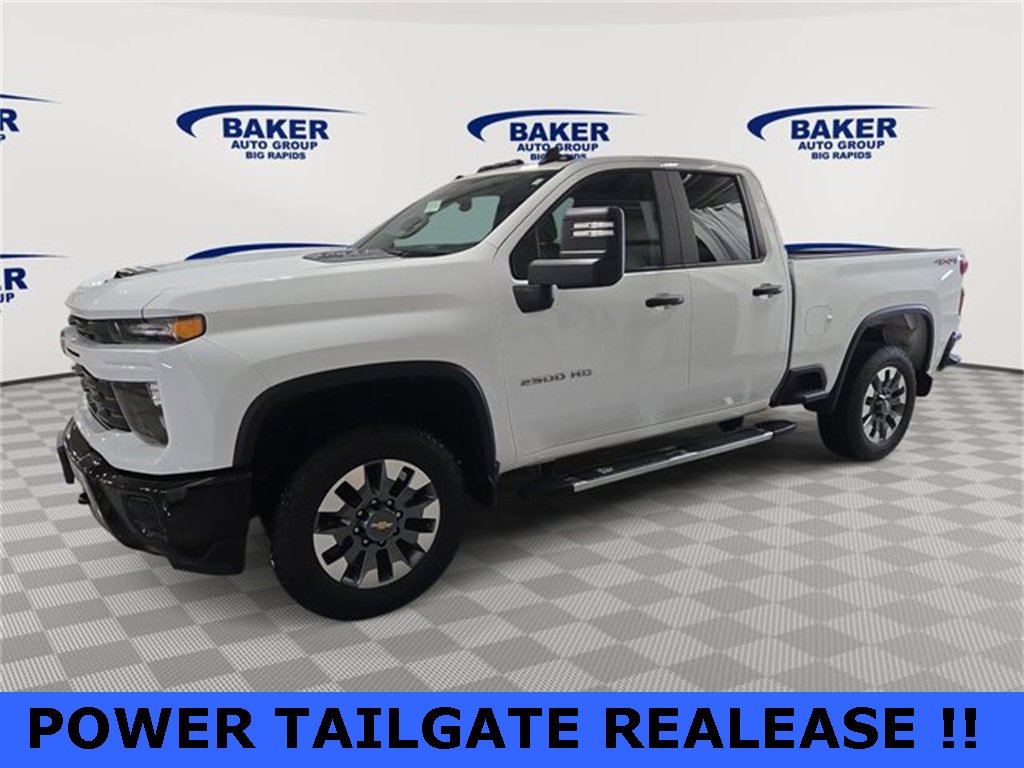 Used 2024 Chevrolet Silverado 2500 Custom w/ Custom Convenience Package image 3