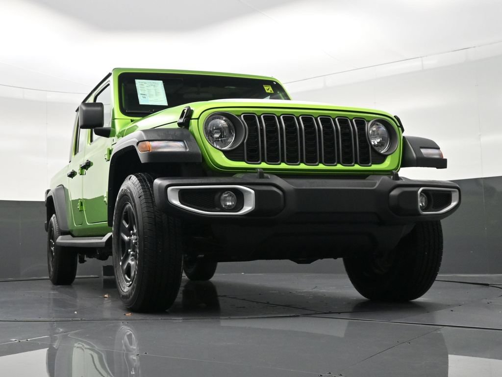 Used 2025 Jeep Gladiator Sport AWD/4WD image 29