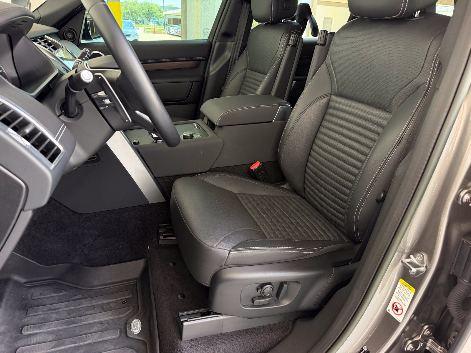 Used 2023 Land Rover Discovery S R-Dynamic AWD/4WD image 8
