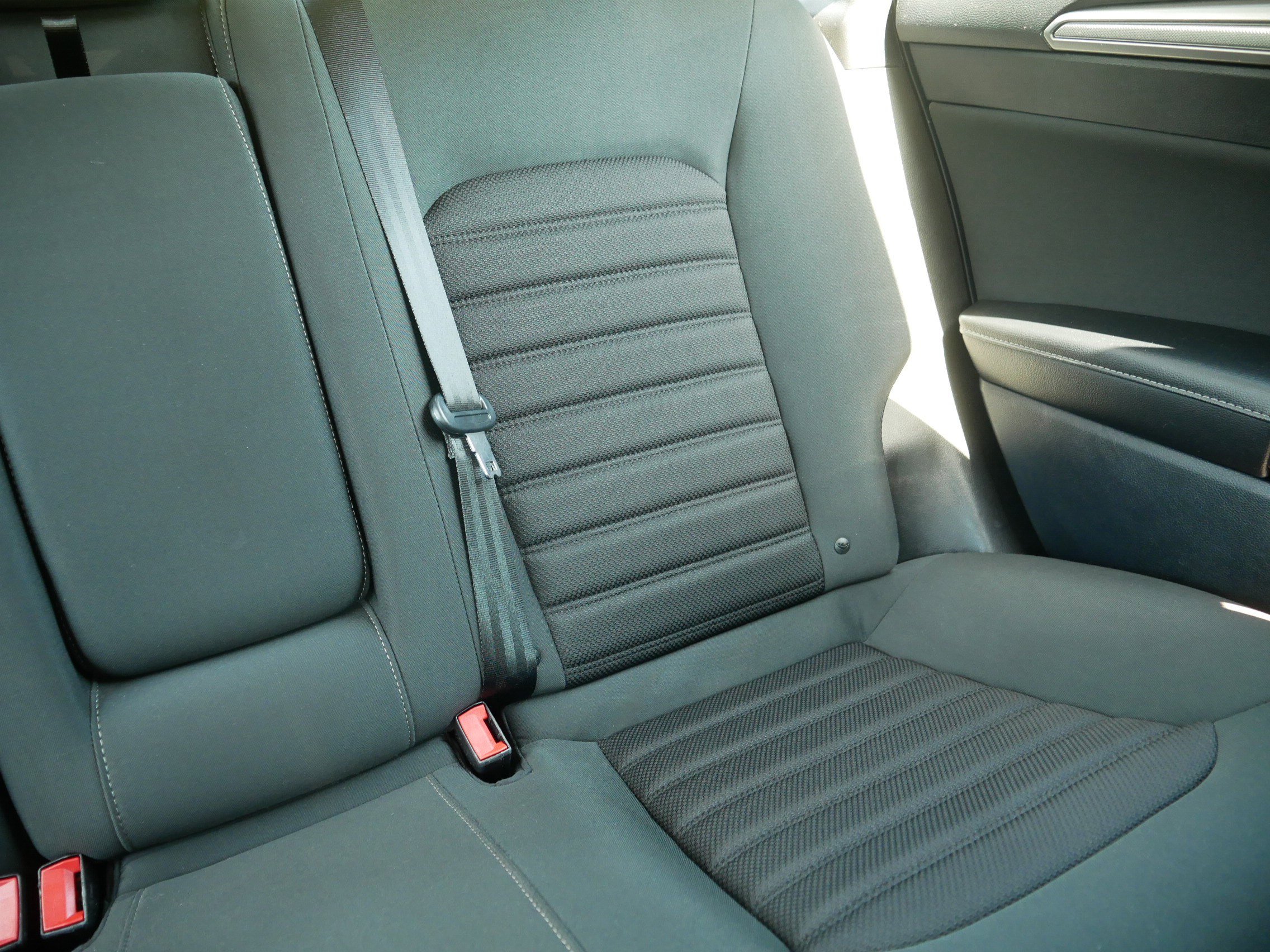 Used 2019 Ford Fusion SE FWD image 14