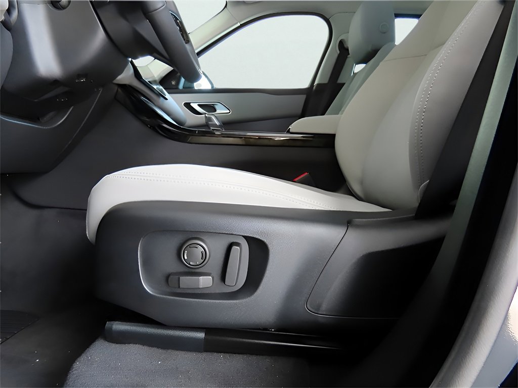 Used 2025 Land Rover Range Rover Velar Dynamic SE image 48