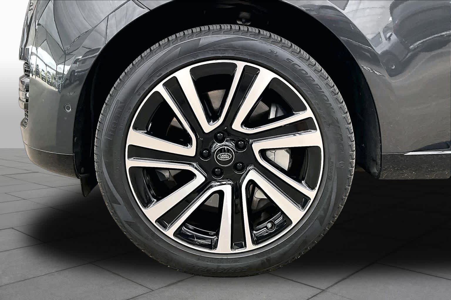 Used 2023 Land Rover Range Rover SE AWD/4WD image 11
