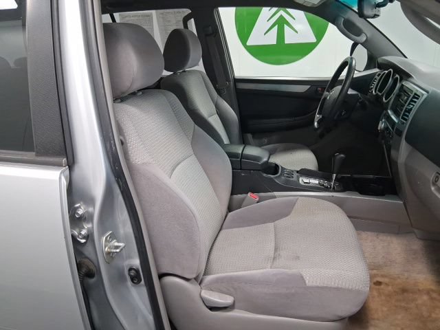 Used 2005 Toyota 4Runner SR5 AWD/4WD image 21