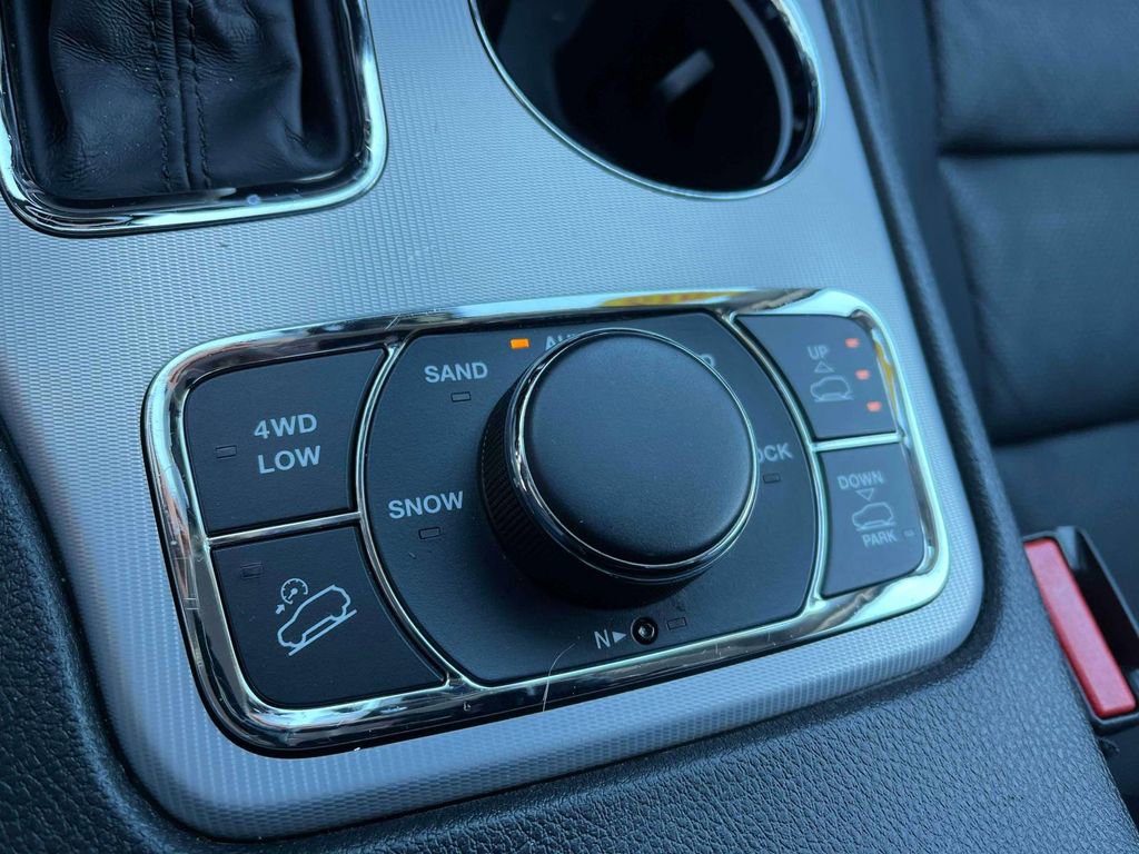 Used 2018 Jeep Grand Cherokee Summit image 31