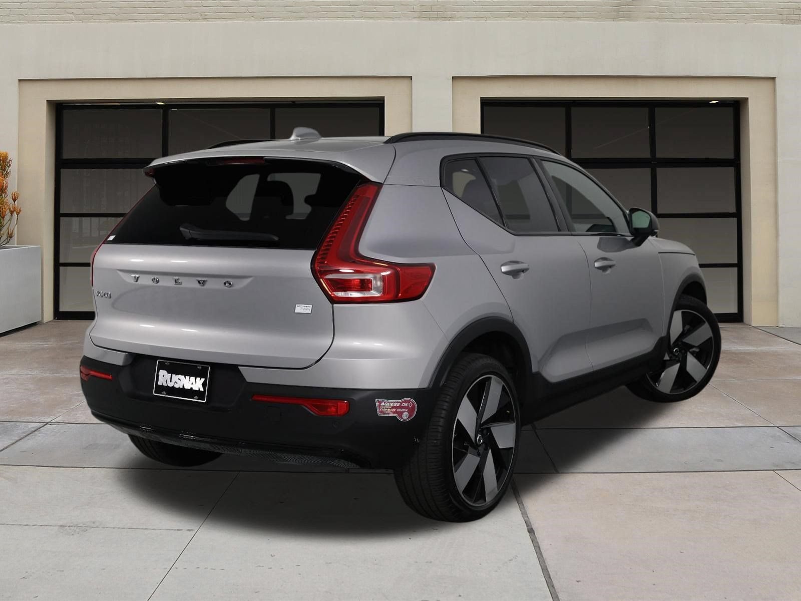 Used 2023 Volvo XC40 Recharge Ultimate AWD/4WD image 4
