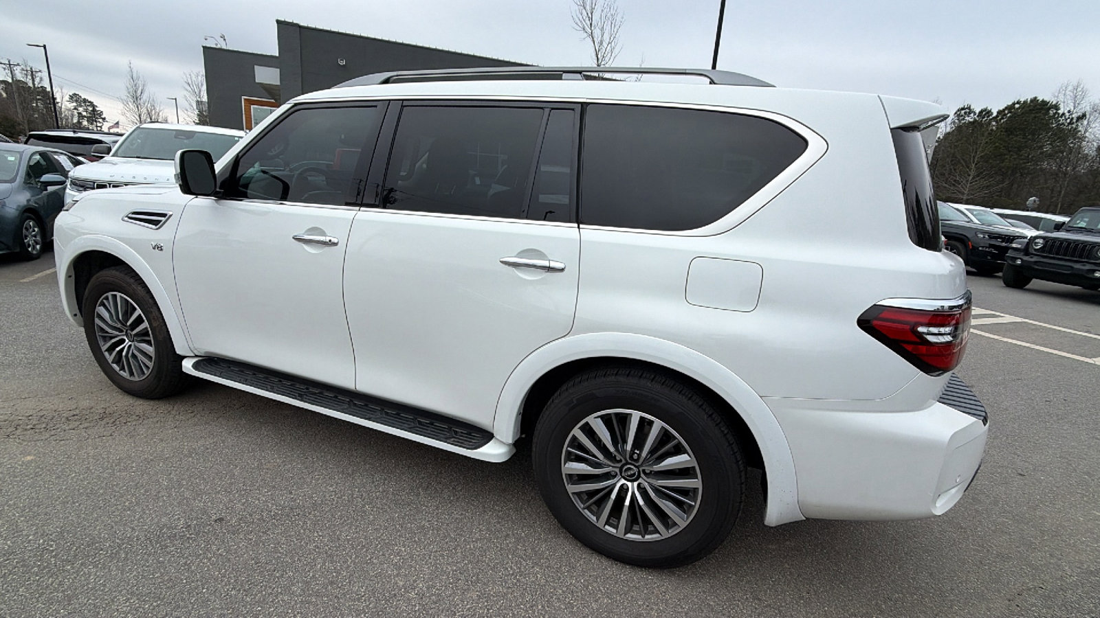 Used 2022 Nissan Armada SV w/ SV Appearance Package image 10