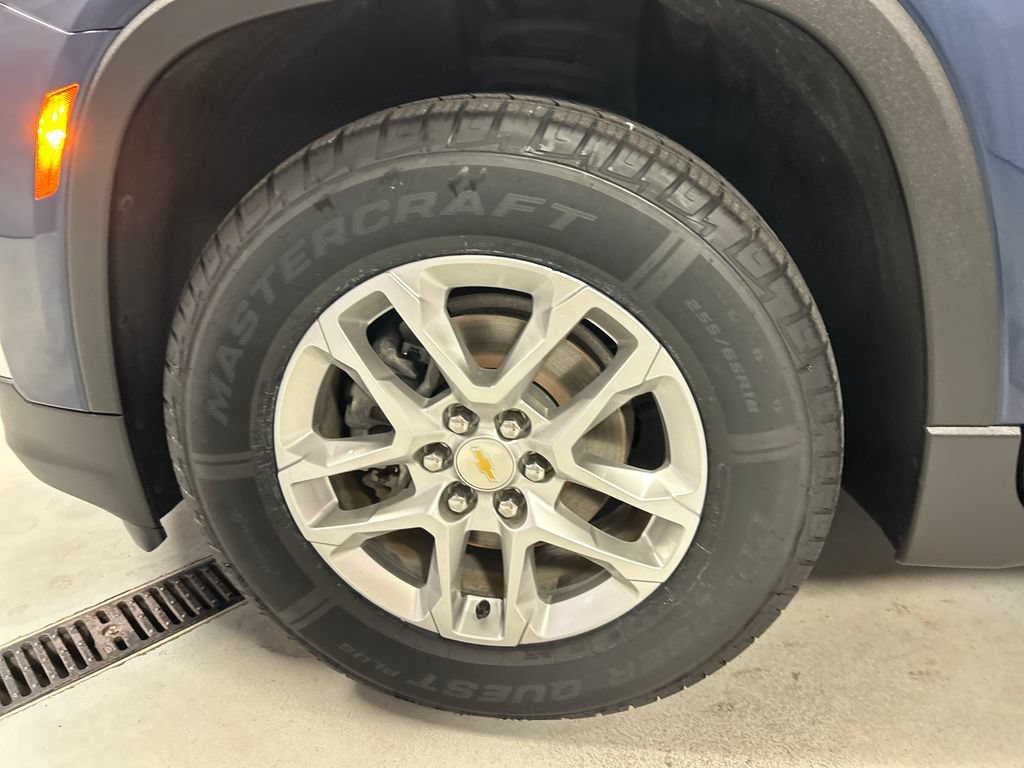 Used 2023 Chevrolet Traverse LS FWD image 9