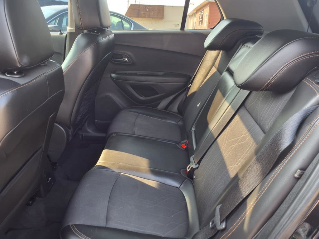 Used 2018 Chevrolet Trax LT w/ Sun & Sound Package image 5