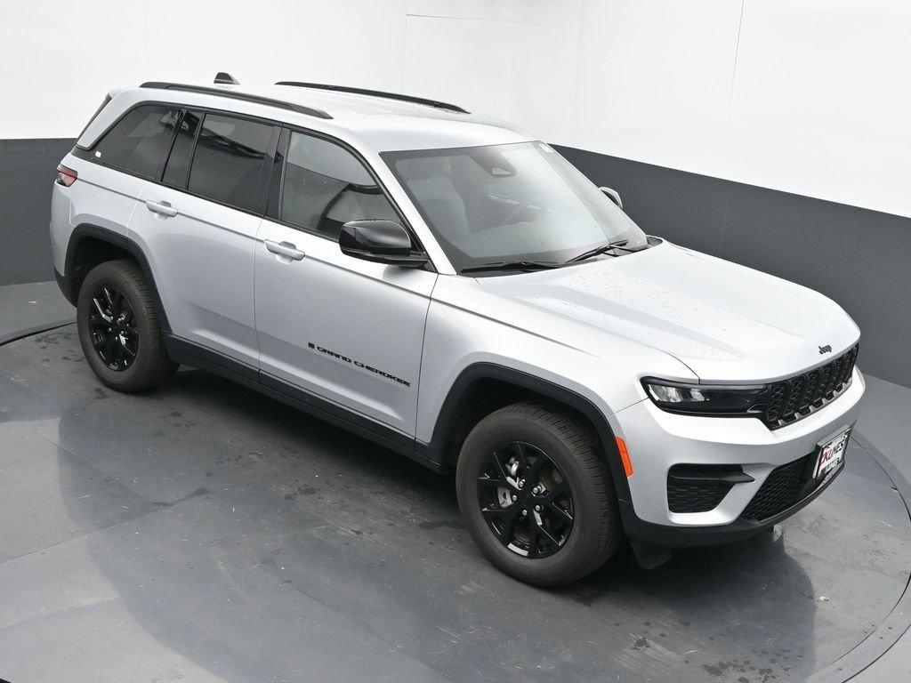 Used 2024 Jeep Grand Cherokee Altitude image 36