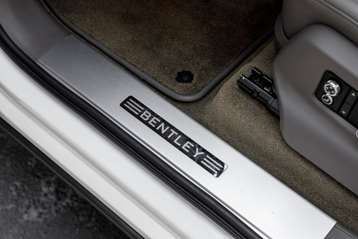 Used 2018 Bentley Bentayga Onyx Edition image 8