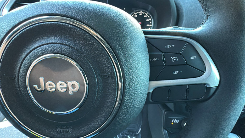 Used 2018 Jeep Renegade Latitude w/ Popular Equipment Group image 20