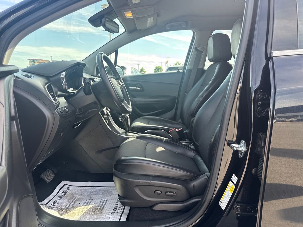 Used 2019 Chevrolet Trax LT w/ LT Convenience Package FWD image 27