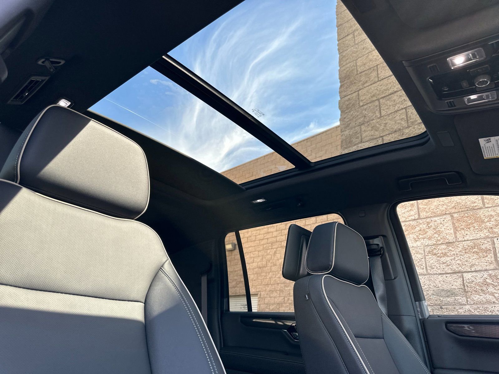 New 2026 GMC Yukon XL Elevation w/ Elevation Premium Package AWD/4WD image 17