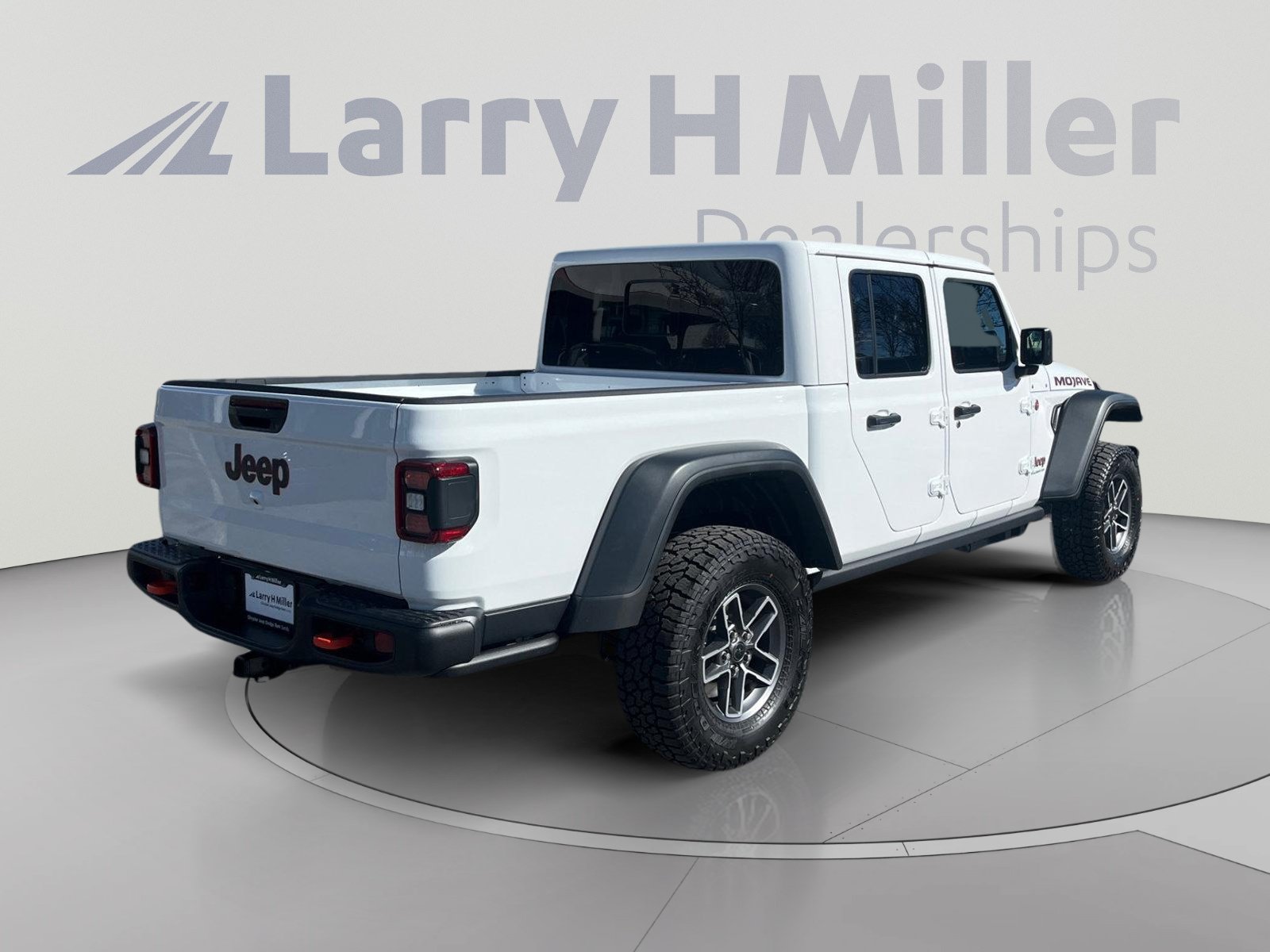 New 2026 Jeep Gladiator Mojave w/ Steel Bumper Group AWD/4WD image 5