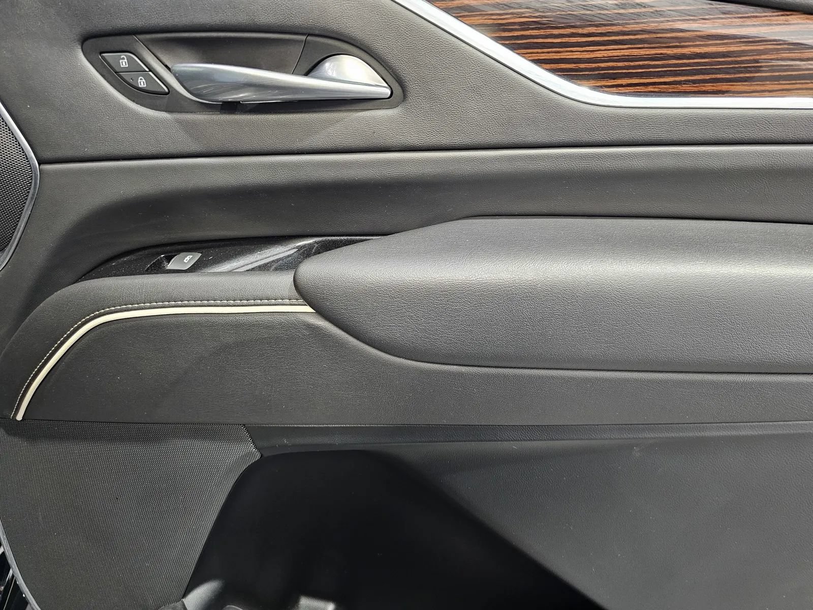 Used 2021 Cadillac Escalade ESV Premium Luxury AWD/4WD image 9