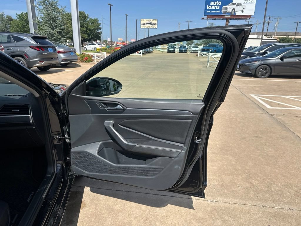 Used 2024 Volkswagen Jetta SE w/ Panoramic Sunroof Package FWD image 20
