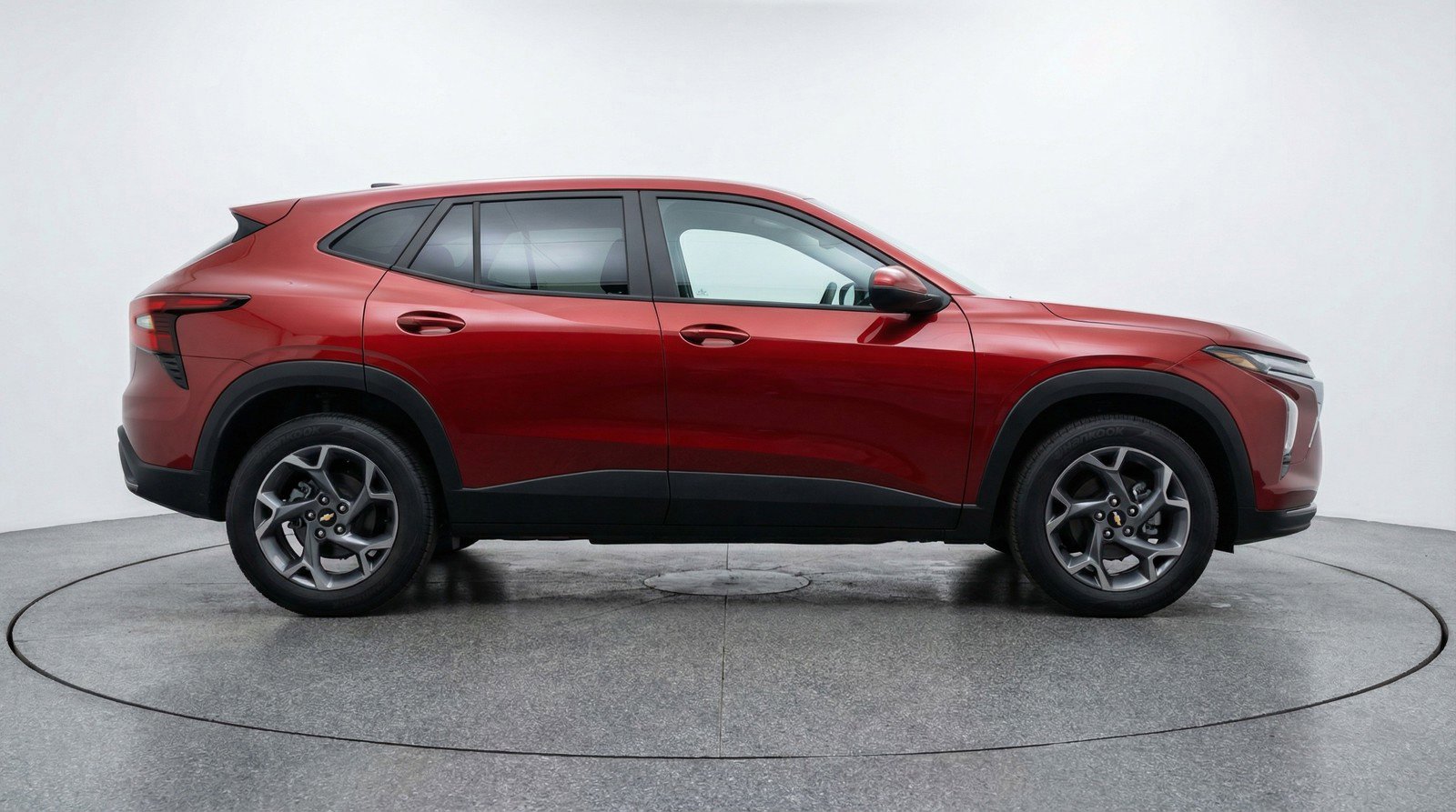 Used 2025 Chevrolet Trax LT FWD image 11