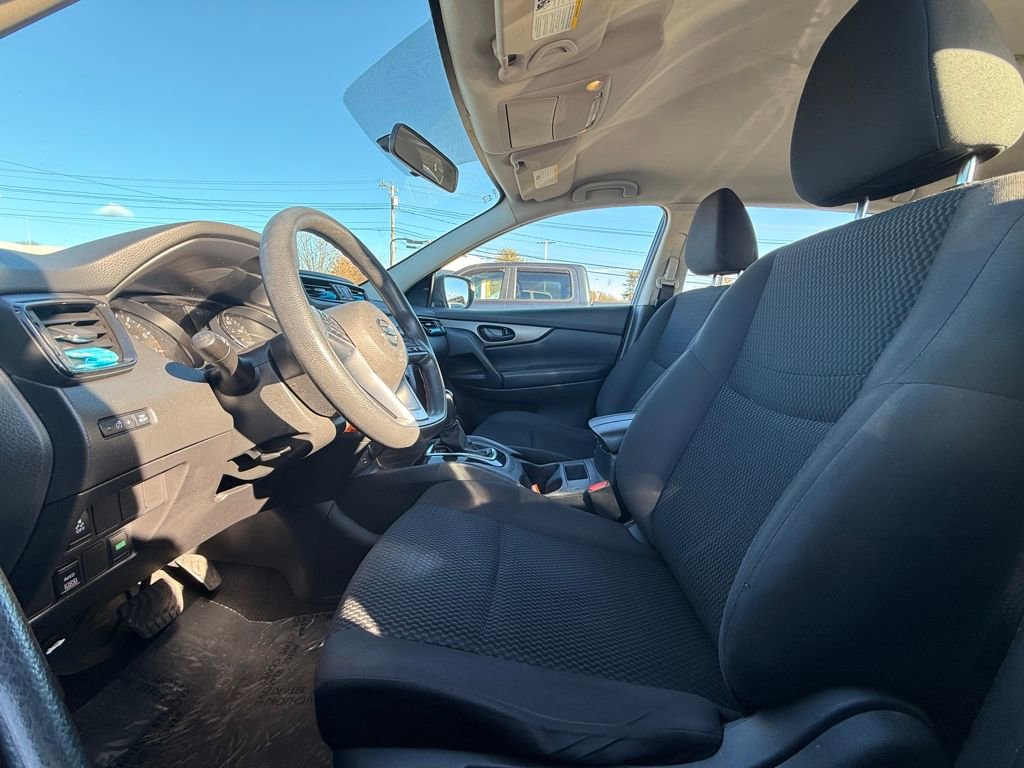 Used 2018 Nissan Rogue Sport S image 17