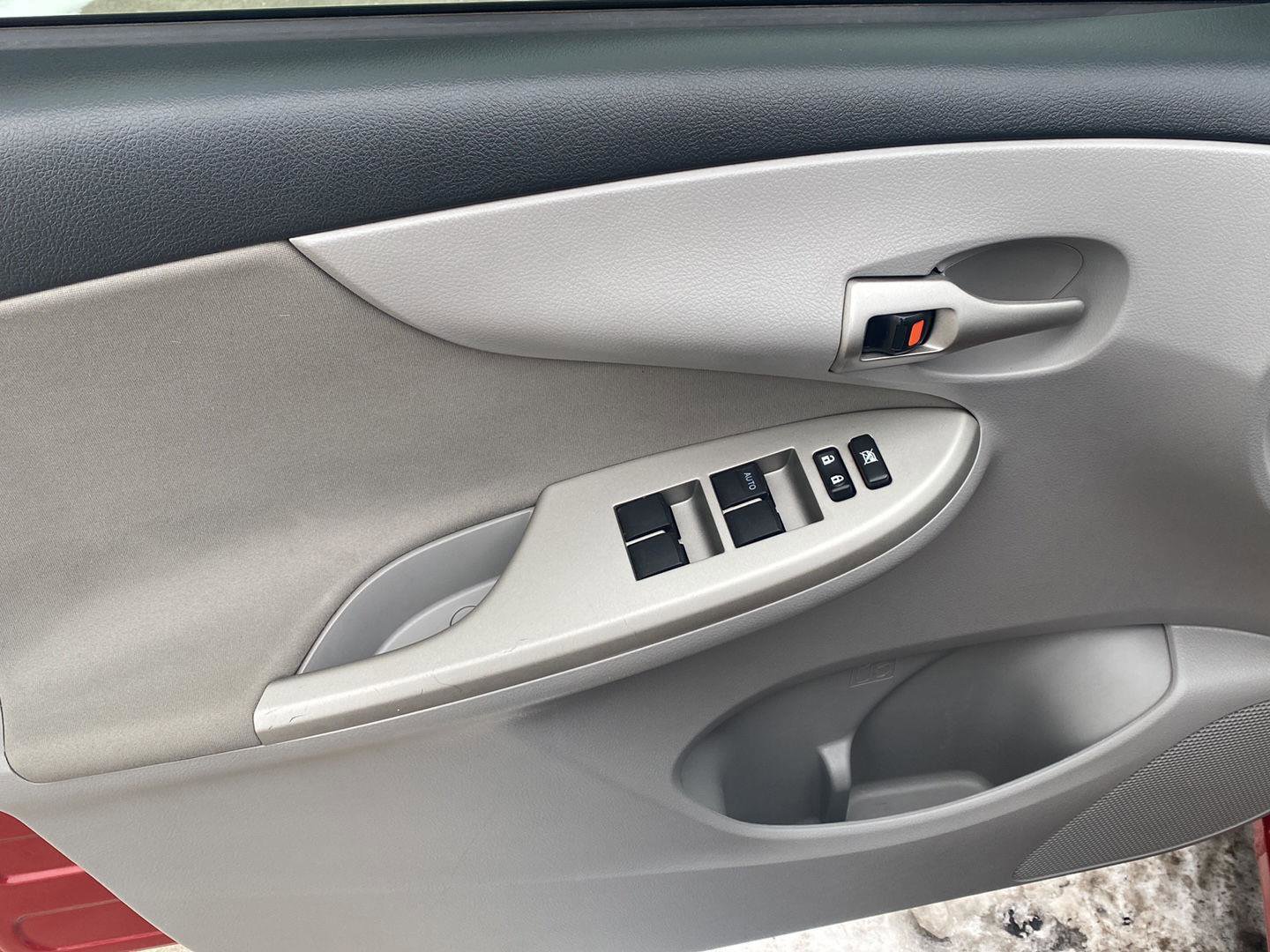 Used 2012 Toyota Corolla image 4