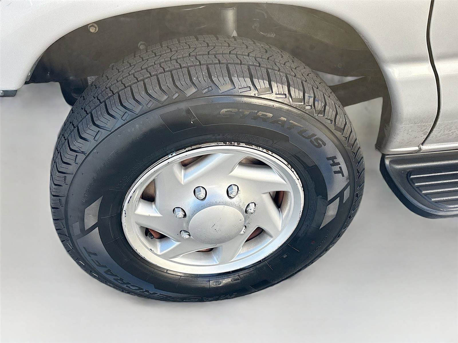 Used 2013 Ford E-350 and Econoline 350 XLT image 31