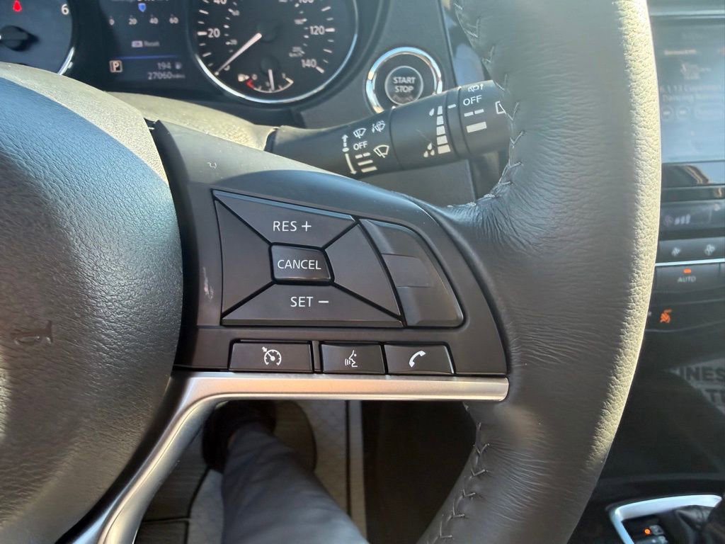 Used 2019 Nissan Rogue SV image 18