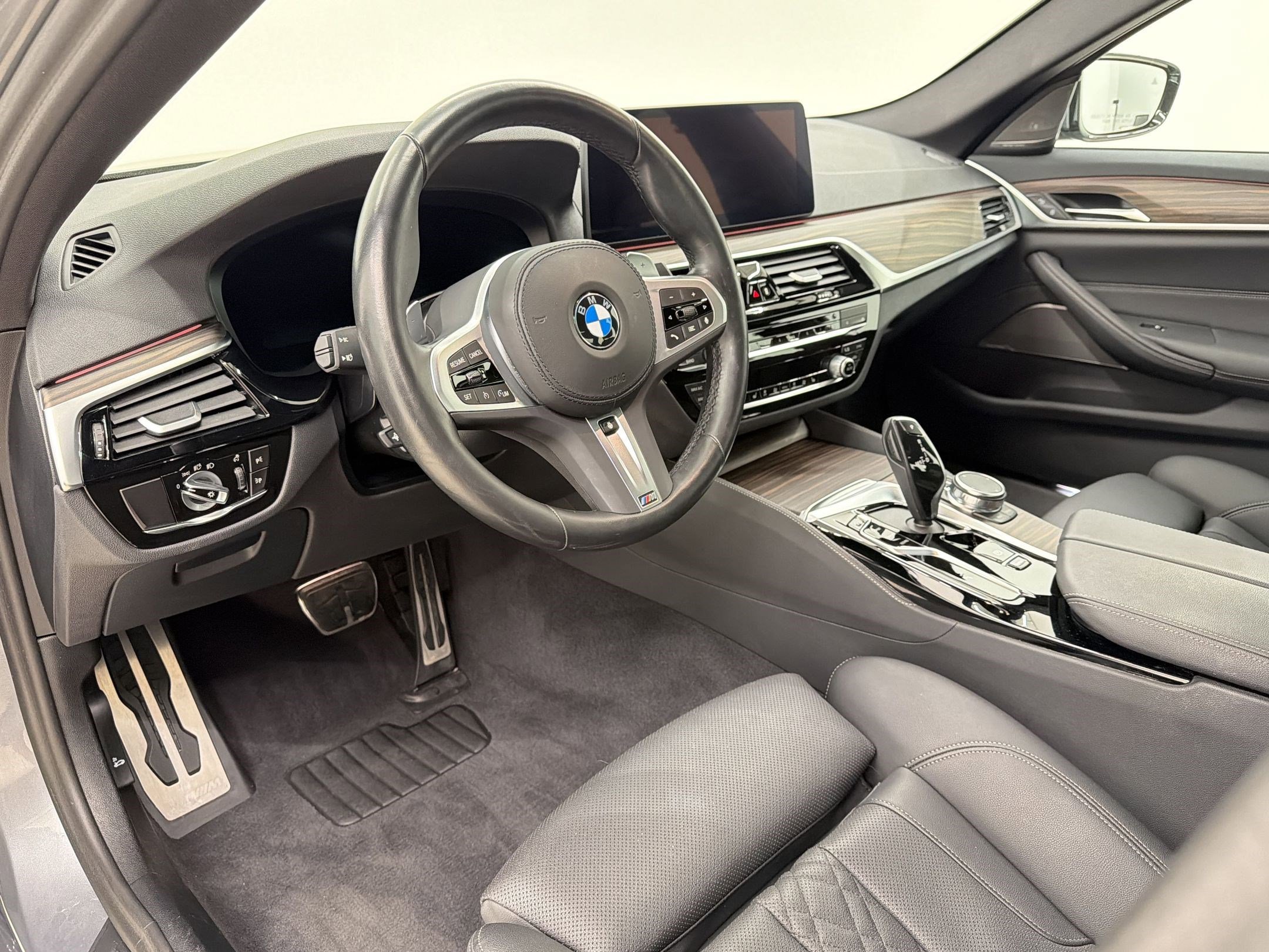 Certified 2023 BMW 530i w/ M Sport Package image 4