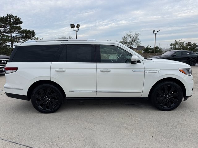 Used 2022 Lincoln Navigator Reserve w/ Monochromatic Package image 7