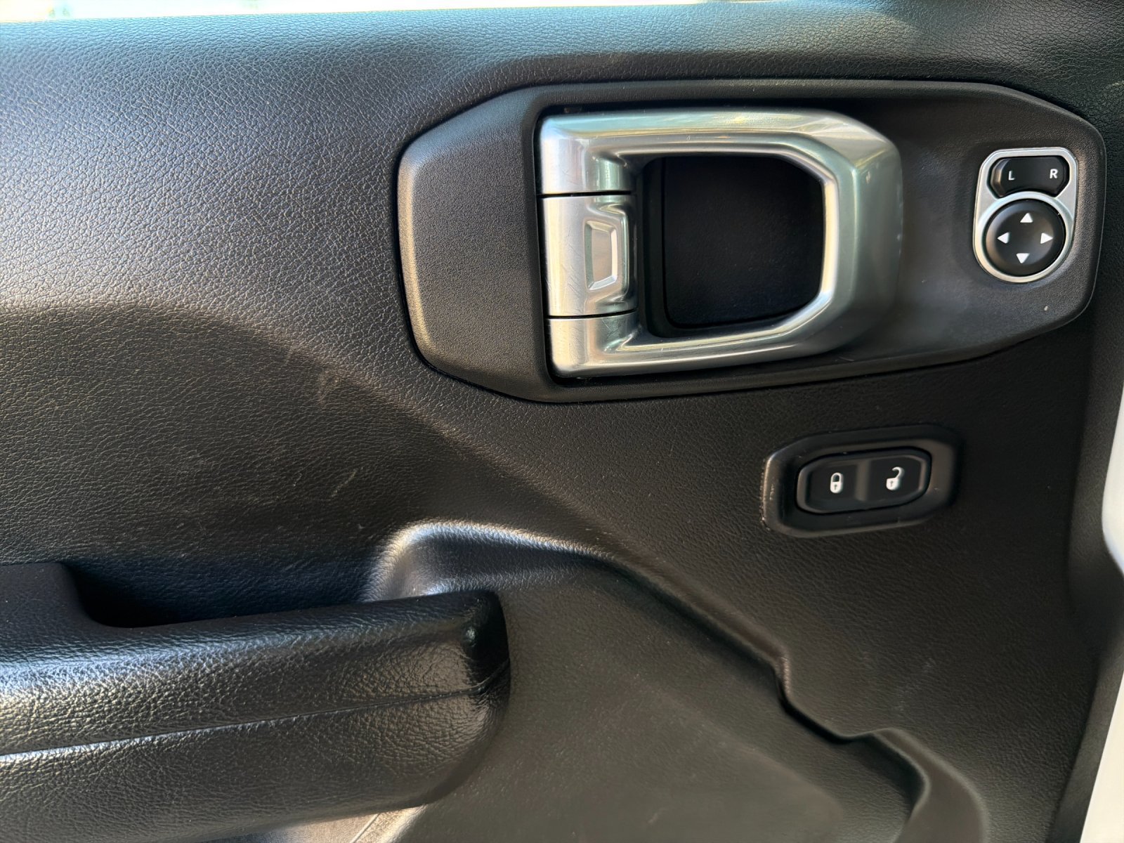 Used 2022 Jeep Wrangler Unlimited Sport AWD/4WD image 11