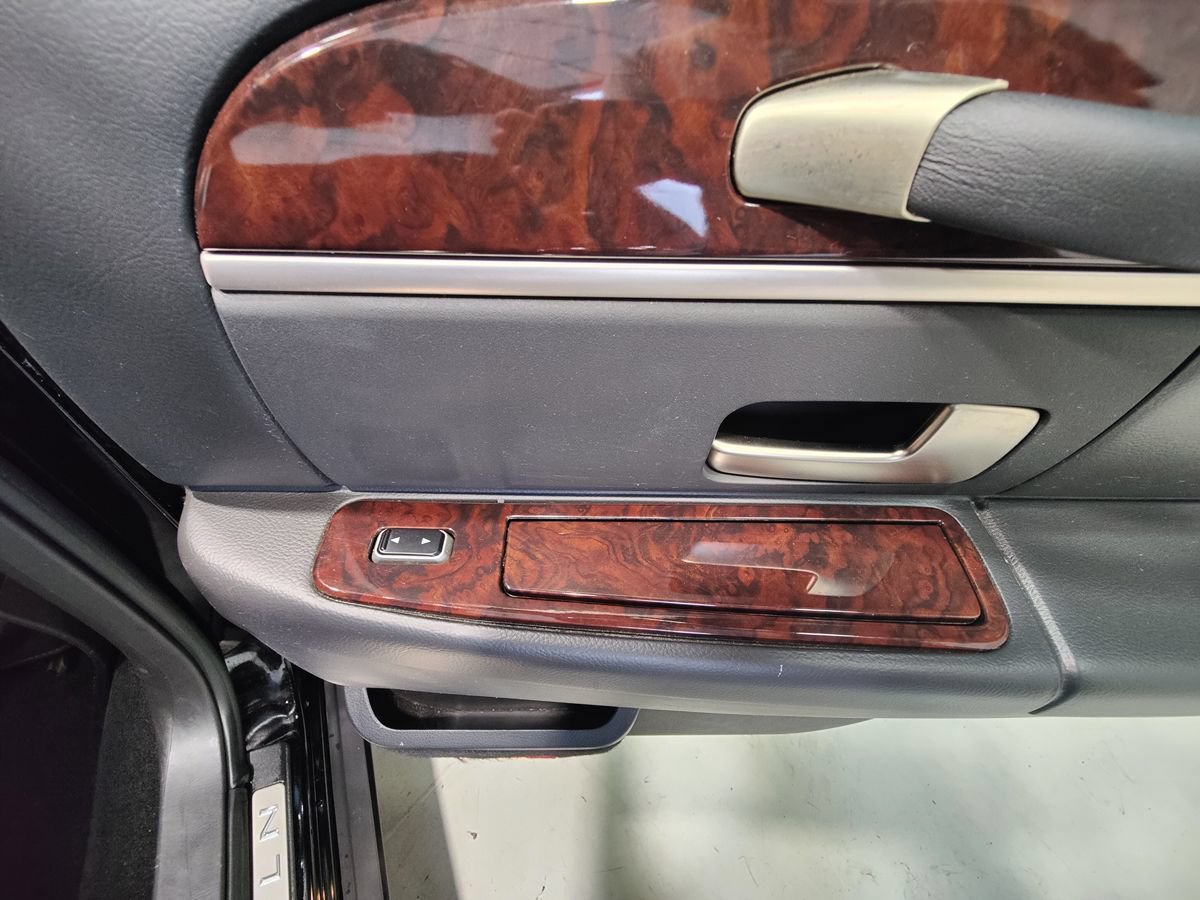 Used 2008 Lincoln Town Car Signature Limited RWD image 16