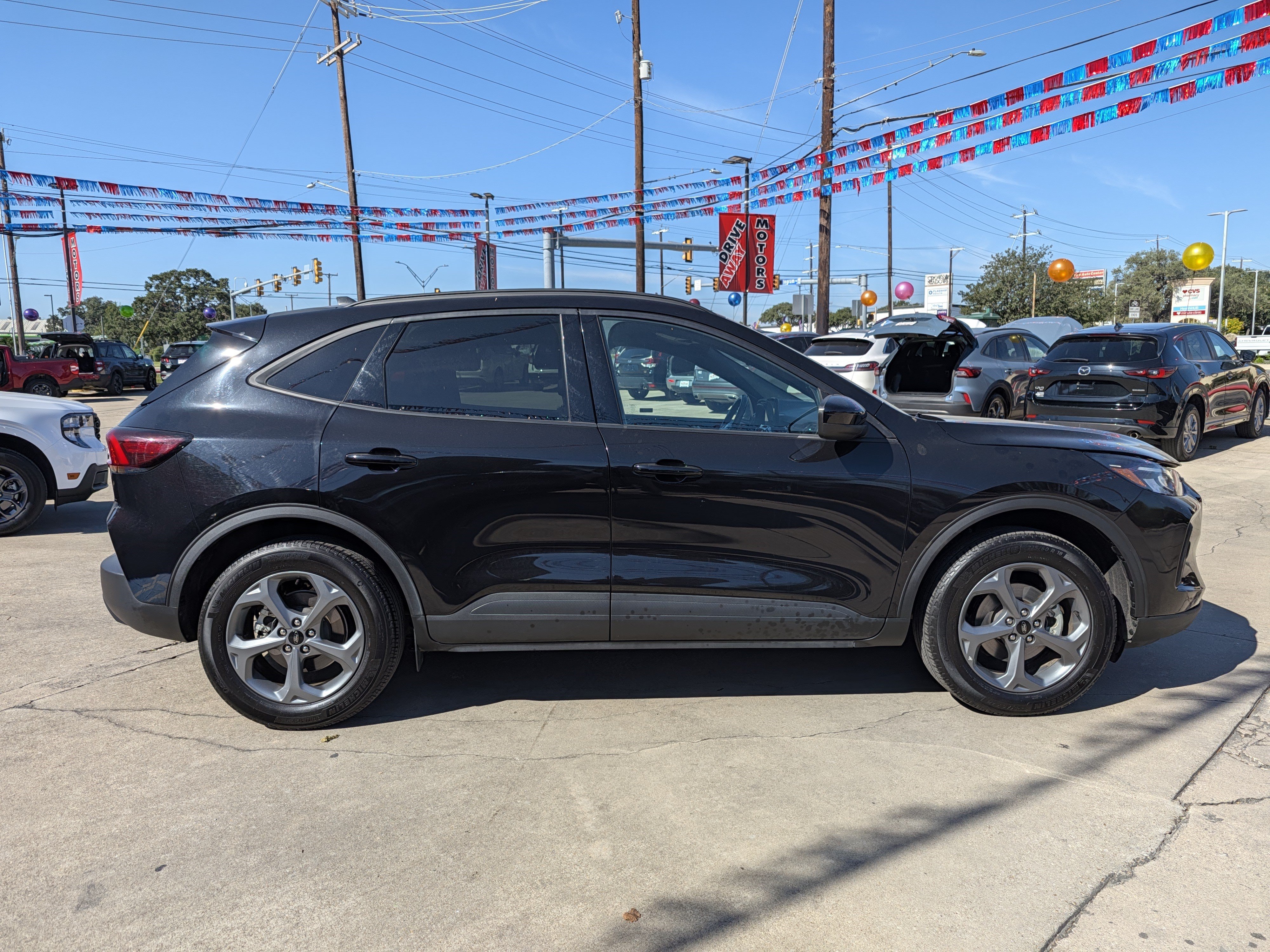 Certified 2025 Ford Escape ST-Line Select AWD/4WD image 4