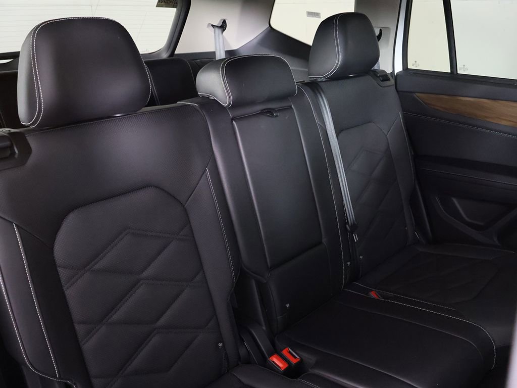 Used 2025 Volkswagen Atlas SE FWD image 33