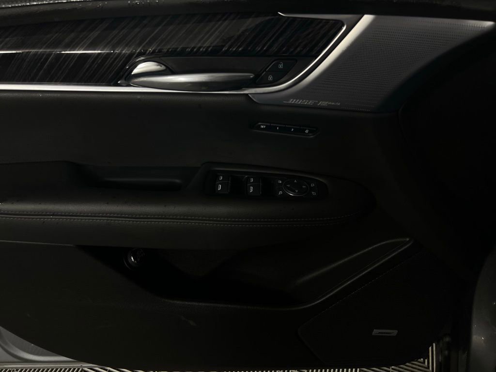 Used 2025 Cadillac XT6 Premium Luxury image 24