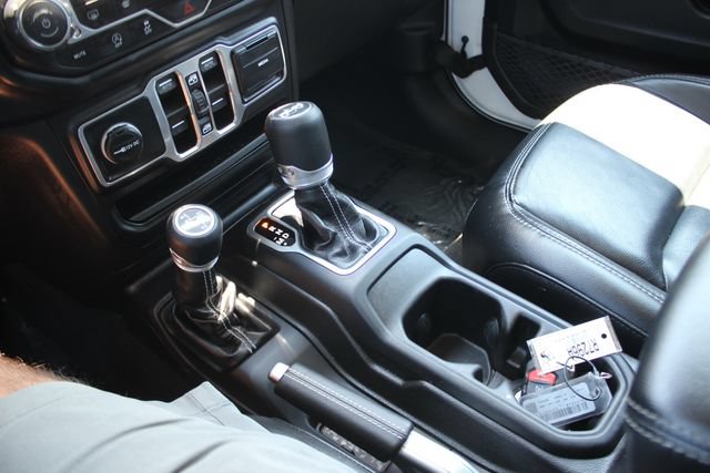Used 2018 Jeep Wrangler Unlimited Sahara w/ Dual Top Group AWD/4WD image 22