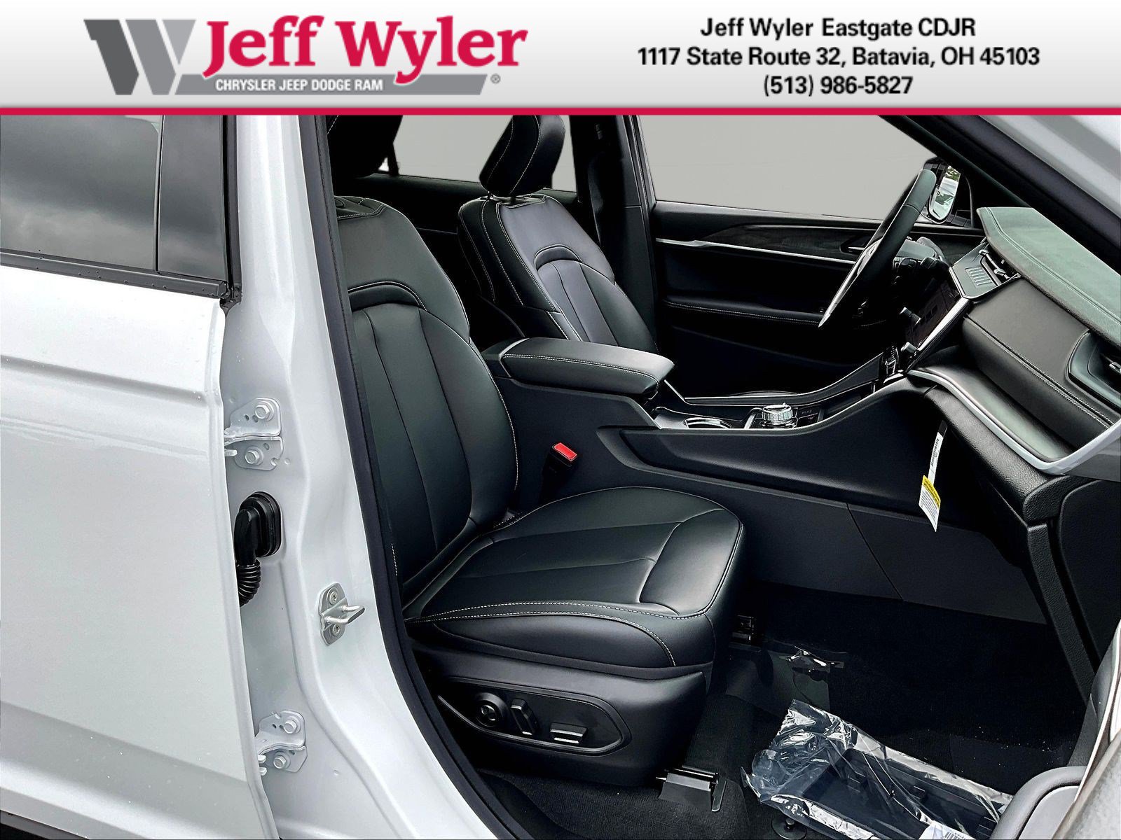 New 2026 Jeep Grand Cherokee Limited w/ Limited Altitude Package AWD/4WD image 19