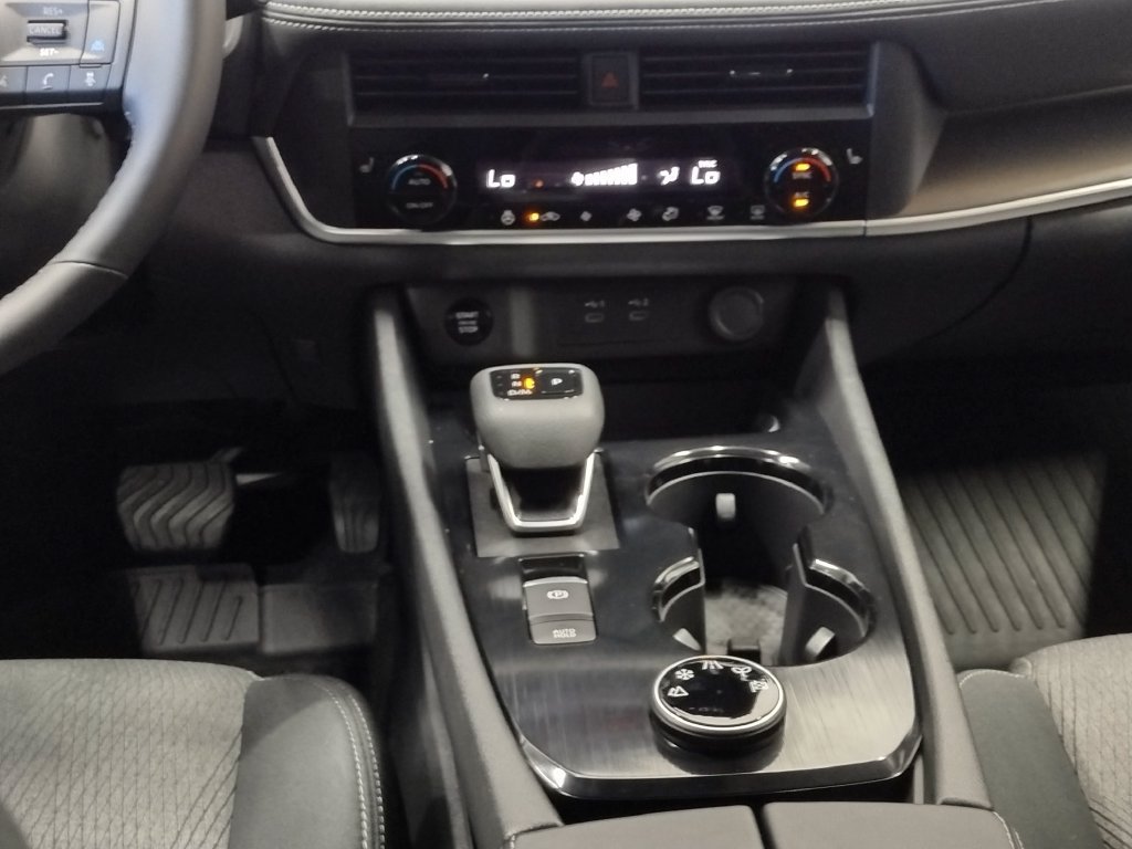 Used 2026 Nissan Rogue SV w/ Cold Weather Package AWD/4WD image 36