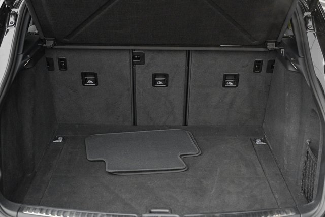 Used 2024 Porsche Macan w/ Premium Plus Package image 28